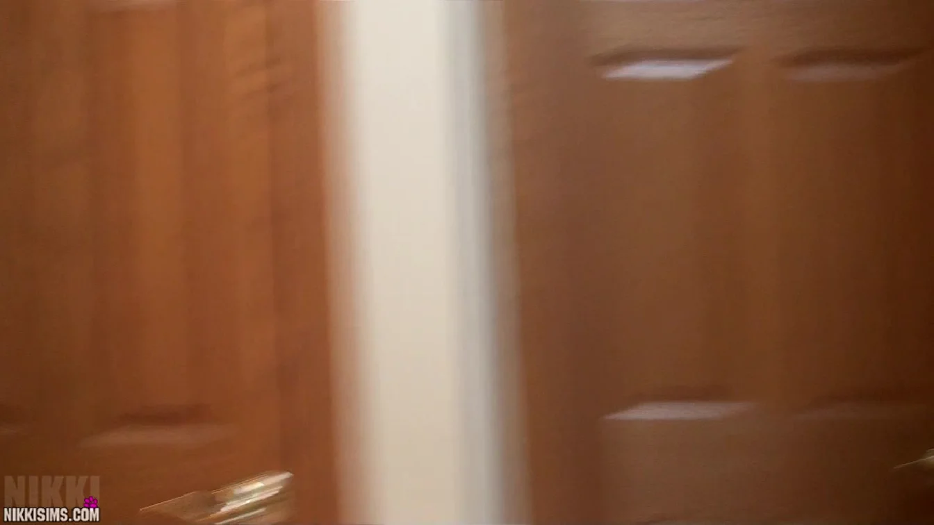 Preview of NikkiSims Shaved Kitty Full XXX